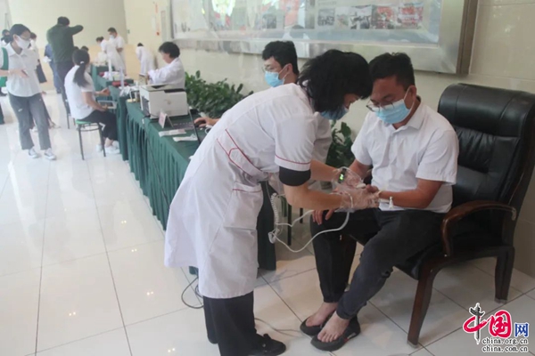 普洱工会送健康进基层 中医养生知识讲座与保健服务广受欢迎