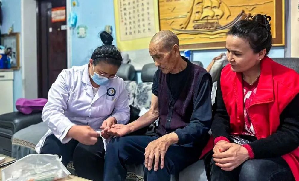 健康服务送上门 银龄生活有“医”靠 养生保健服务